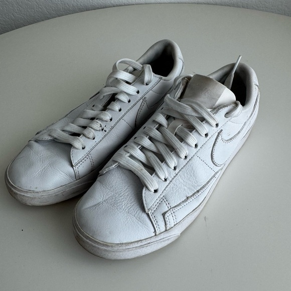 White Nike Blazers Low Tops - Picture 1 of 5